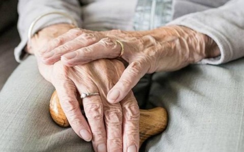 Frosinone, finto carabiniere rapina un’anziana di 80 anni