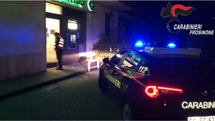 Finti poliziotti rapinano imprenditore: due arresti