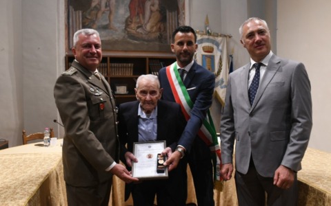 Onorificenze al Soldato Veronesi: un esempio di coraggio
