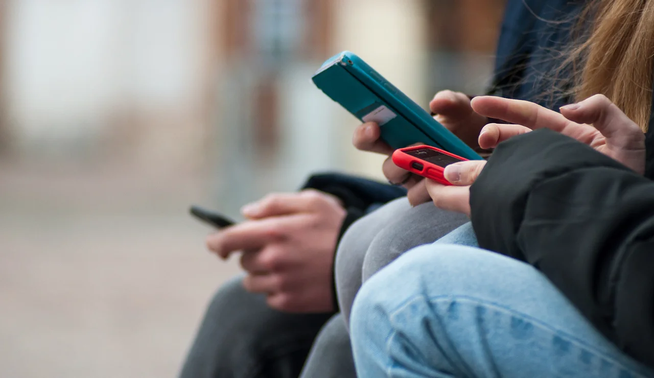 Smartphone rubato a Ostia ritrovato a Frosinone, denunciato un 24enne