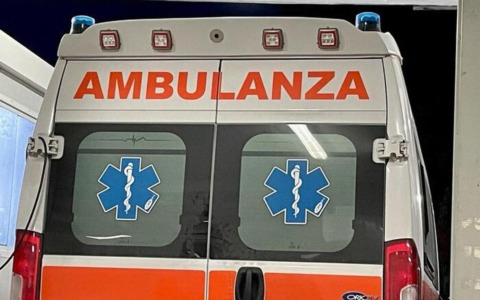 Incidente a Cassino: pirata della strada in fuga dopo lo scontro