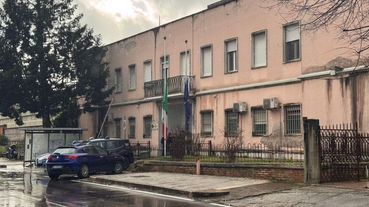 Violenza in carcere a Frosinone: aggrediti due agenti