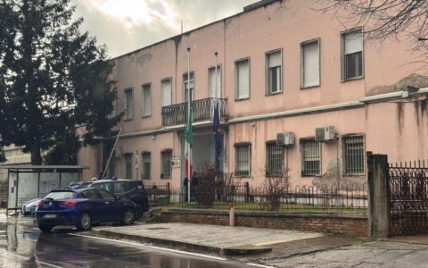Violenza in carcere a Frosinone: aggrediti due agenti