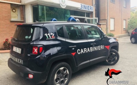 Arresto per estorsione e aggressioni legate a debito di droga