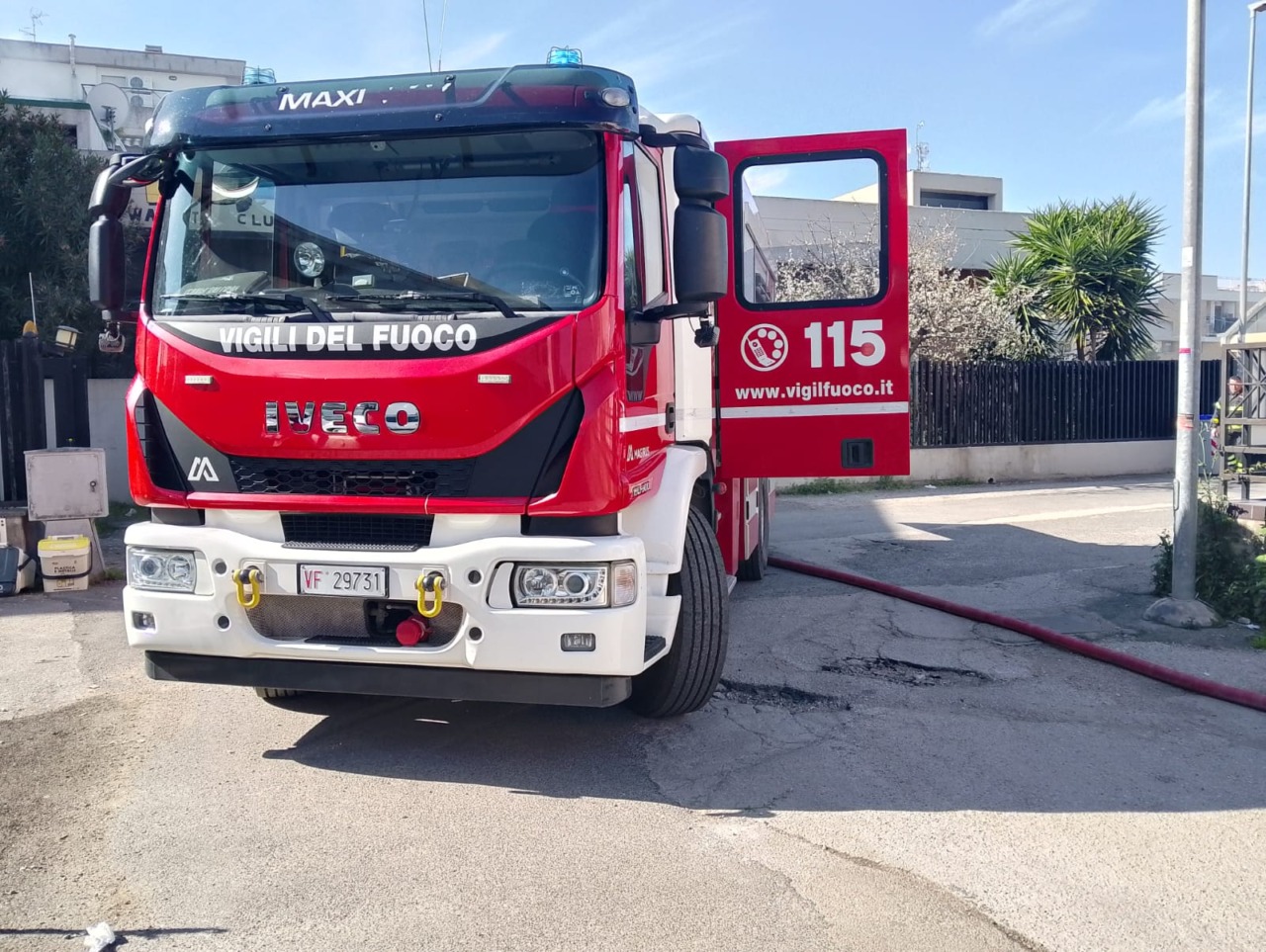 Incendio alla Remat Italia: Vigili del Fuoco in azione