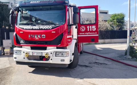 Incendio alla Remat Italia: Vigili del Fuoco in azione