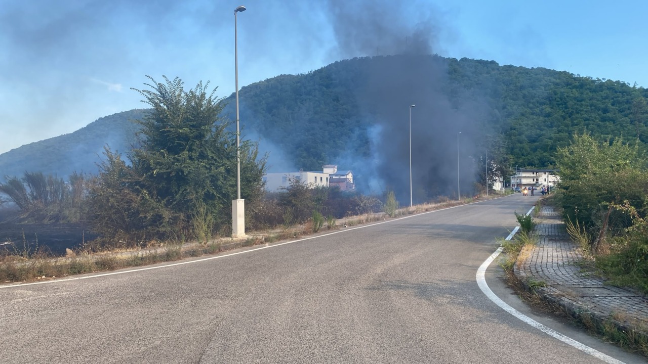 Incendio alla Remat Italia: strade chiuse e allerta sanitaria