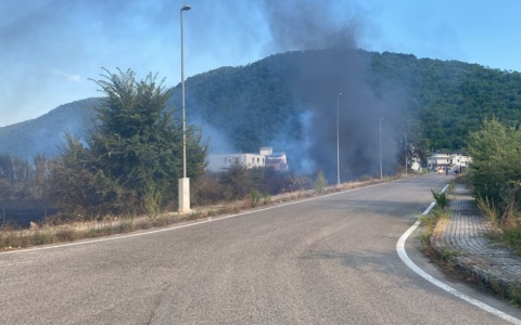 Incendio alla Remat Italia: strade chiuse e allerta sanitaria