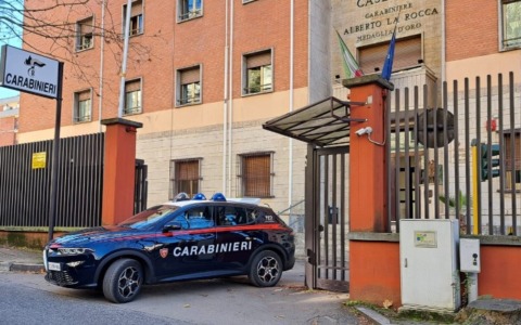 Frosinone: uomo salvato dopo minacce di suicidio dal quarto piano