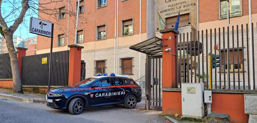Frosinone: uomo salvato dopo minacce di suicidio dal quarto piano