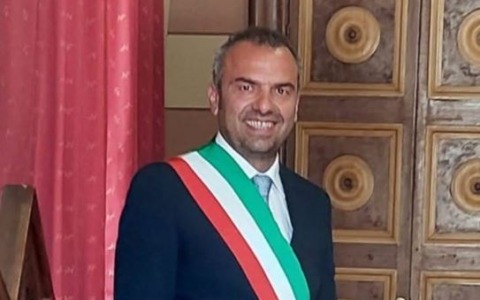 Cinelli convoca conferenza stampa per chiarire la crisi