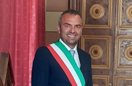 Cinelli convoca conferenza stampa per chiarire la crisi