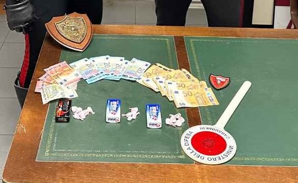 Cocaina nelle confezioni di caramelle: arrestato 46enne