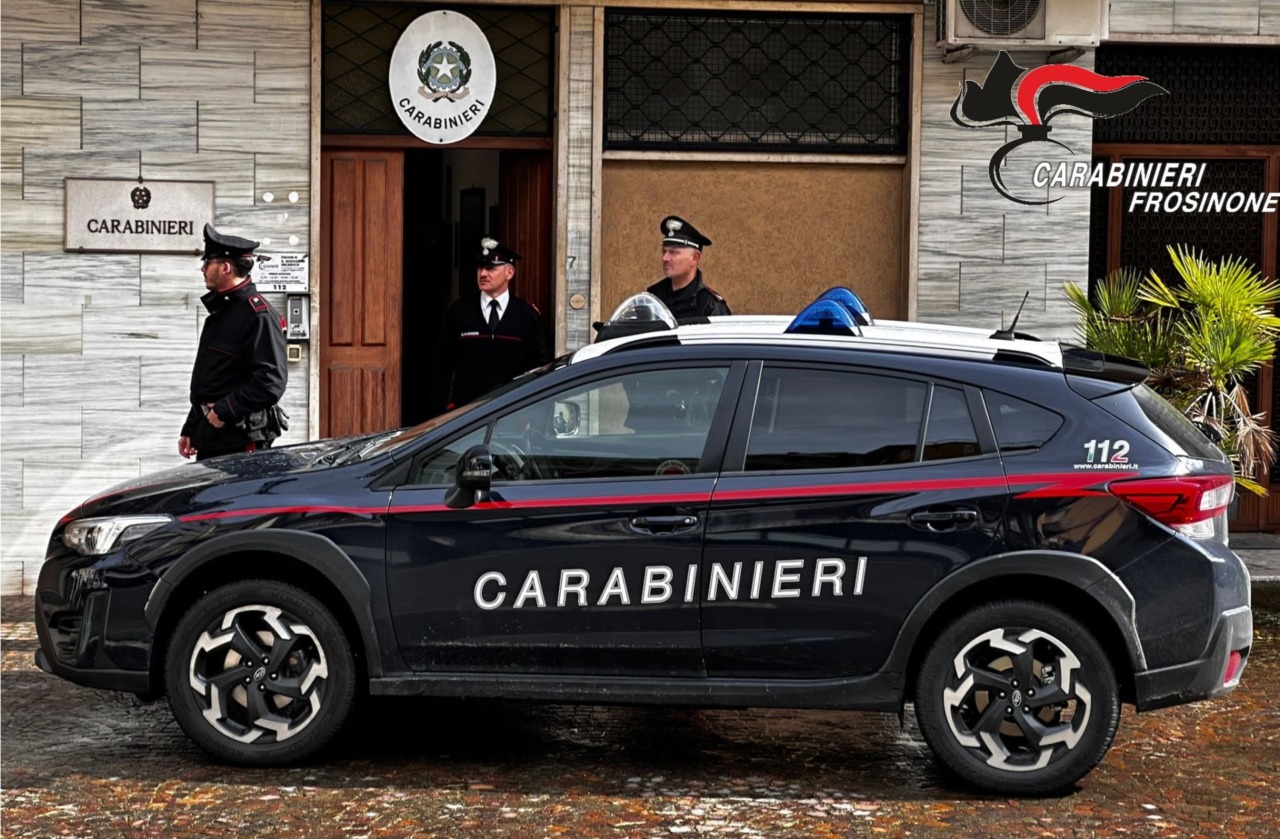 Urta uno scooter e scappa: denunciato 32enne senza targhe