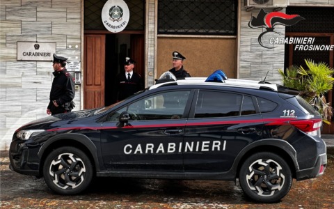 Urta uno scooter e scappa: denunciato 32enne senza targhe