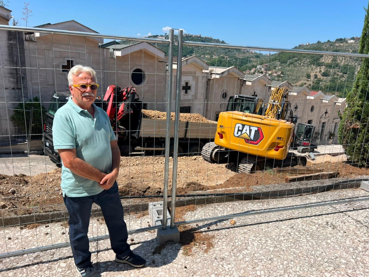 Nuovi loculi, sopralluogo del Commissario al cimitero