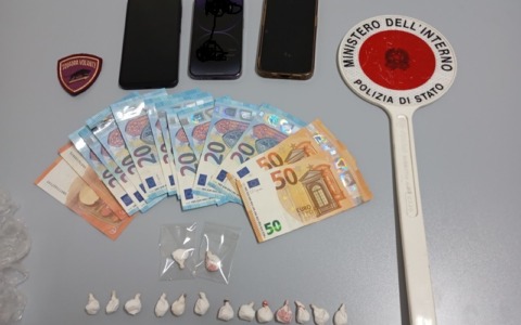 Inseguimento ad alta velocità: arrestati per cocaina