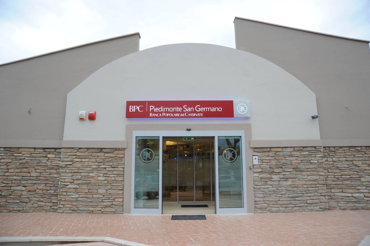 Tentato colpo alla filiale BPC di Piedimonte: ladri in fuga