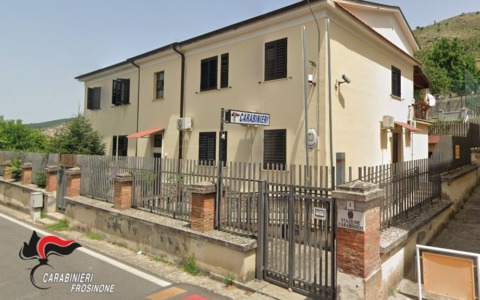 Viola più volte il divieto di avvicinamento: domiciliari per un 53enne