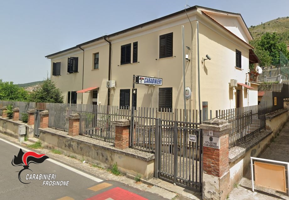 Viola più volte il divieto di avvicinamento: domiciliari per un 53enne