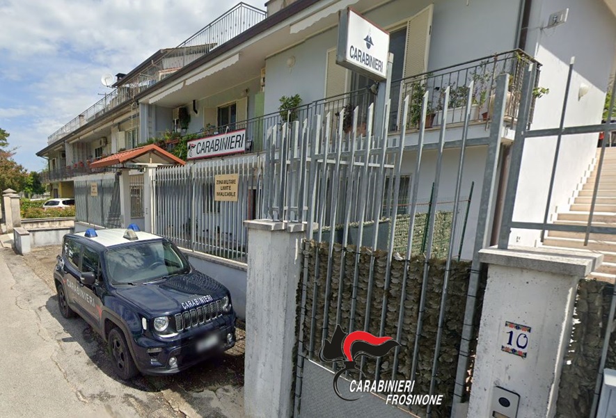 Coltello proibito in auto: denunciato giovane di Amaseno