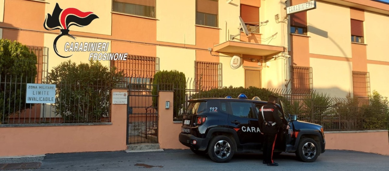 Paliano, due coltelli in auto: denunciato un 53enne