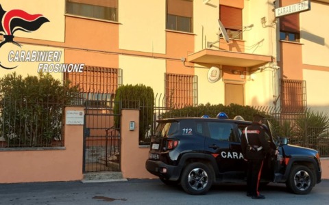 Paliano, due coltelli in auto: denunciato un 53enne