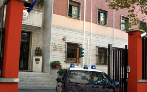 Maltrattamenti alla madre e danneggiamenti: arrestato