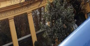 In auto con un falso distintivo della Finanza: denunciato
