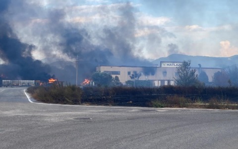 Incendio alla Remat, sospesa l’autorizzazione regionale