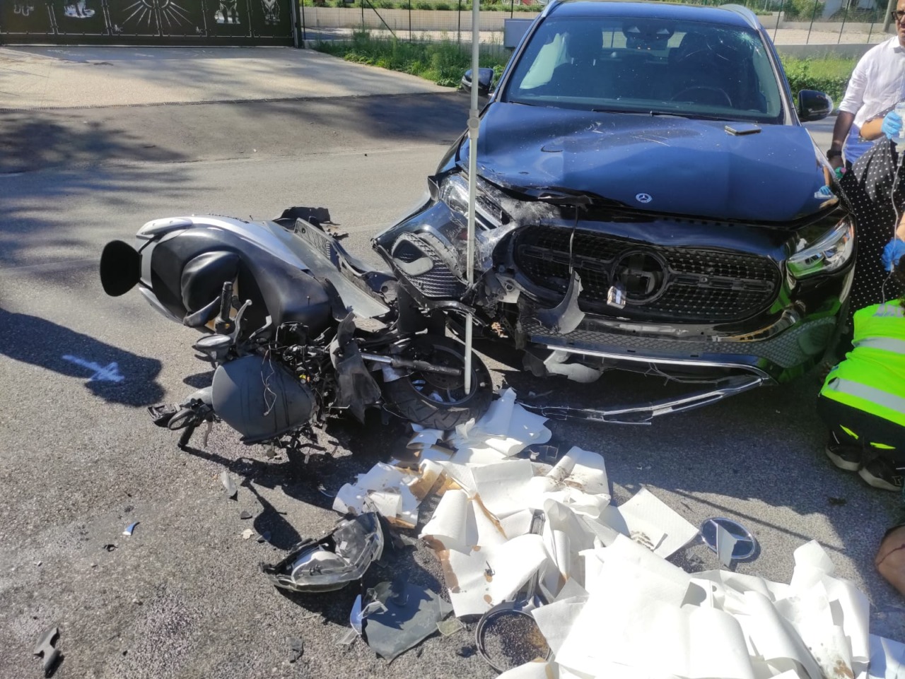 Fontana Liri, scontro tra auto e scooter: 42enne al San Camillo