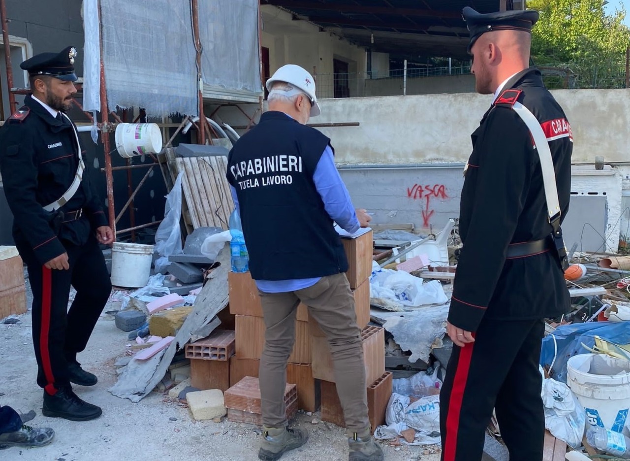 Esperia, due lavoratori in nero: cantiere sospeso