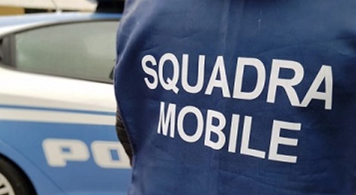 Stalking, scatta il divieto di avvicinamento con braccialetto