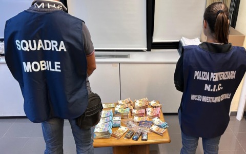 Tre arresti per droga: sequestrati hashish e oltre 130mila euro