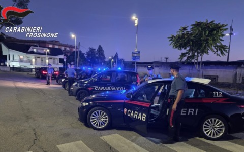 Controlli tra Frosinone e Ceccano: droga, furto e 7 denunce