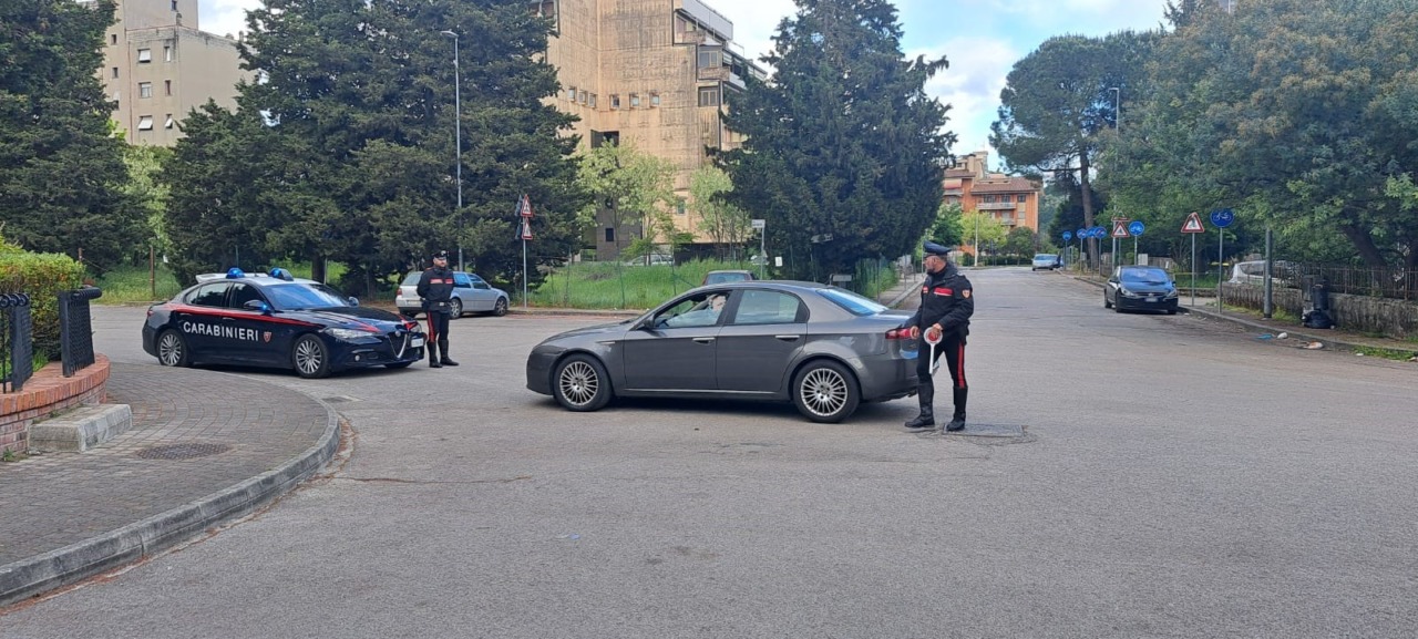 Fugge all’alt dei Carabinieri in scooter: denunciato 56enne
