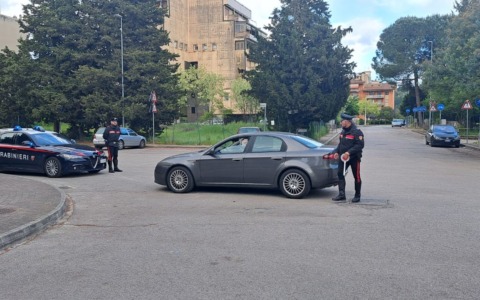 Fugge all’alt dei Carabinieri in scooter: denunciato 56enne