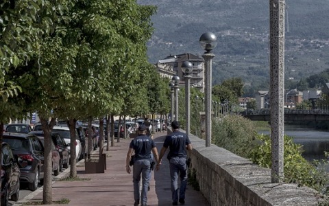 Schiamazzi e danni alle case: denunciati quattro genitori