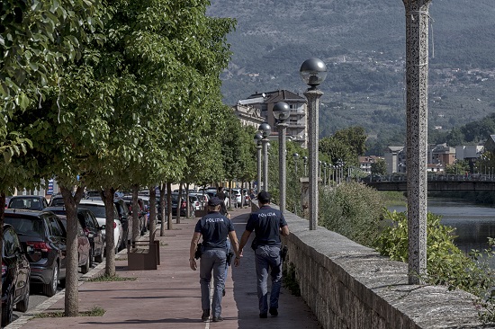 Schiamazzi e danni alle case: denunciati quattro genitori