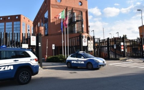 Raid nella zona industriale, la Polizia mette in fuga i ladri