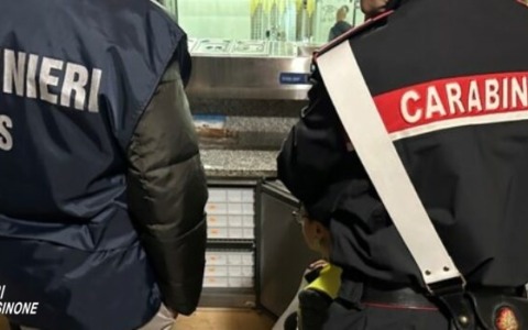 Controlli nel weekend: droga e 40 chili di cibo sequestrati