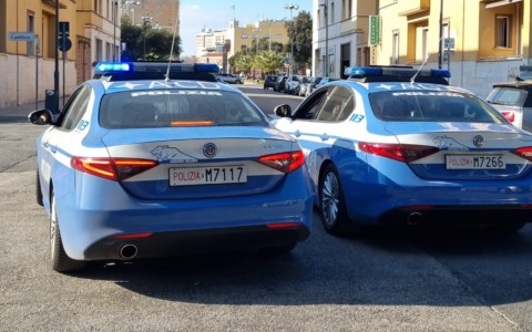 Accoltellato e colpito col guinzaglio: due misure